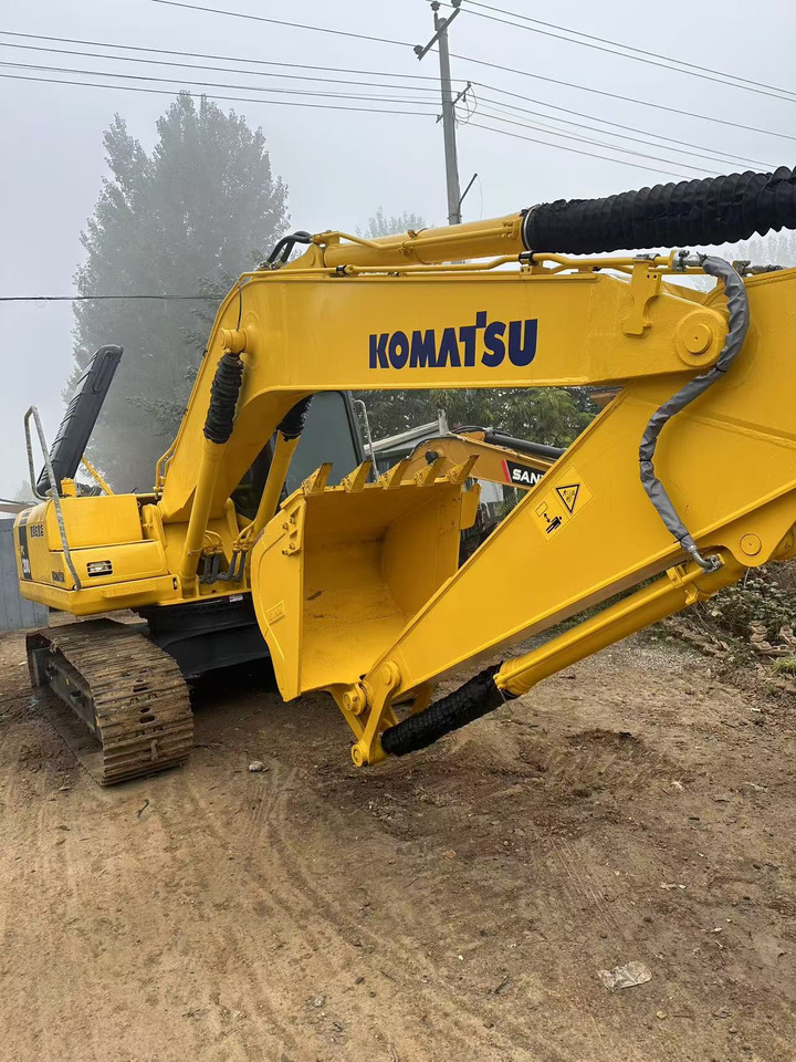 Komatsu PC200-7 excavator - Excavator pe şenile: Foto 3 Komatsu PC200-7 excavator - Excavator pe şenile: Foto 3