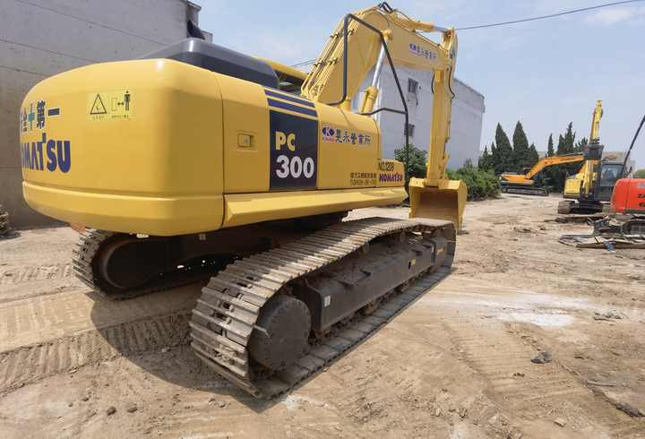 Komatsu PC300-7 excavator - Excavator pe şenile: Foto 5 Komatsu PC300-7 excavator - Excavator pe şenile: Foto 5