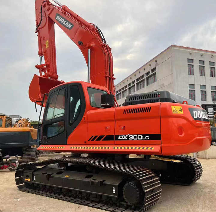 Original Korea Doosan Used Excavator 30 Ton Doosan DX300LC Crawler Excavator For Sale - Excavator pe şenile: Foto 4 Original Korea Doosan Used Excavator 30 Ton Doosan DX300LC Crawler Excavator For Sale - Excavator pe şenile: Foto 4