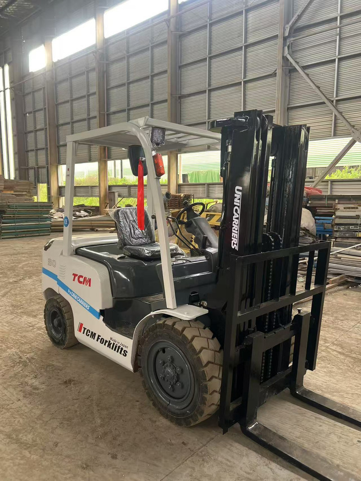 TCM FD30 Forklift - Stivuitor diesel: Foto 3 TCM FD30 Forklift - Stivuitor diesel: Foto 3
