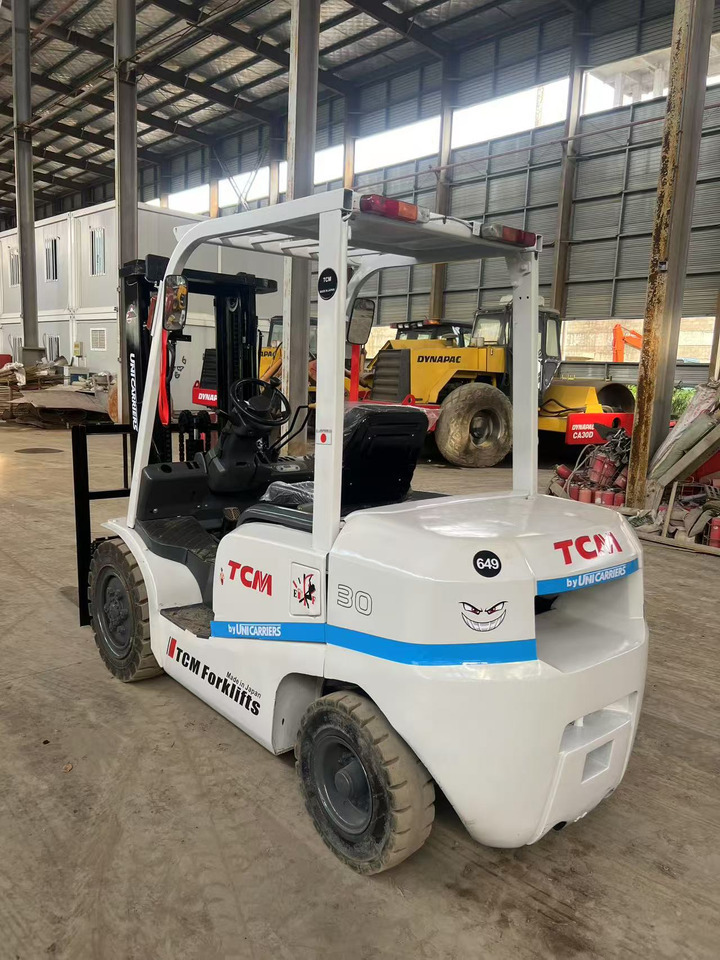 TCM FD30 Forklift - Stivuitor diesel: Foto 2 TCM FD30 Forklift - Stivuitor diesel: Foto 2