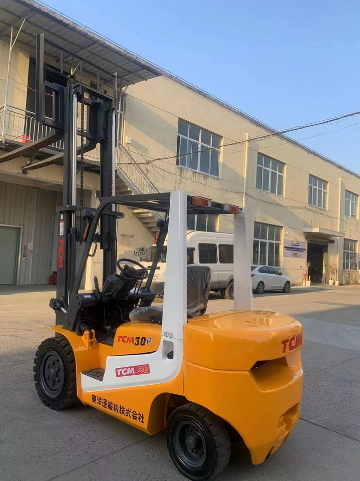 TCM FD30 Forklift - Stivuitor diesel: Foto 2 TCM FD30 Forklift - Stivuitor diesel: Foto 2