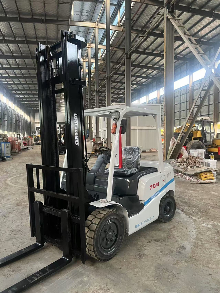 Used TCM FD30 forklift - Stivuitor diesel: Foto 2 Used TCM FD30 forklift - Stivuitor diesel: Foto 2