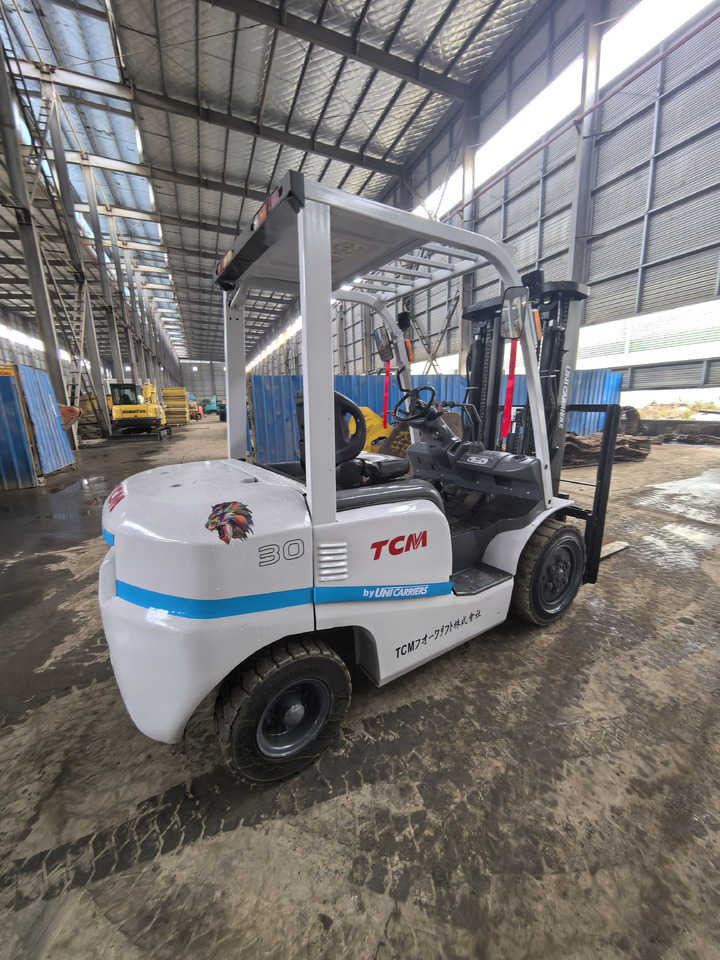 Used TCM FD30 forklift - Stivuitor diesel: Foto 4 Used TCM FD30 forklift - Stivuitor diesel: Foto 4