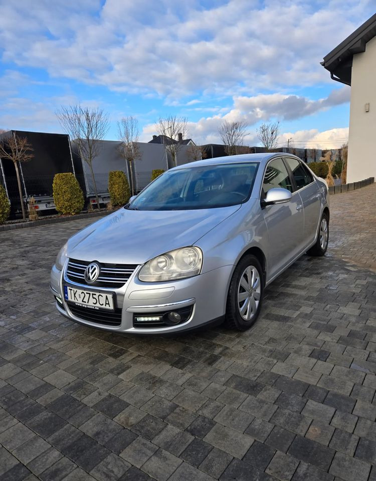 Volkswagen Jetta 2.0 TDI Sportline - Berlină/ Sedan: Foto 2 Volkswagen Jetta 2.0 TDI Sportline - Berlină/ Sedan: Foto 2