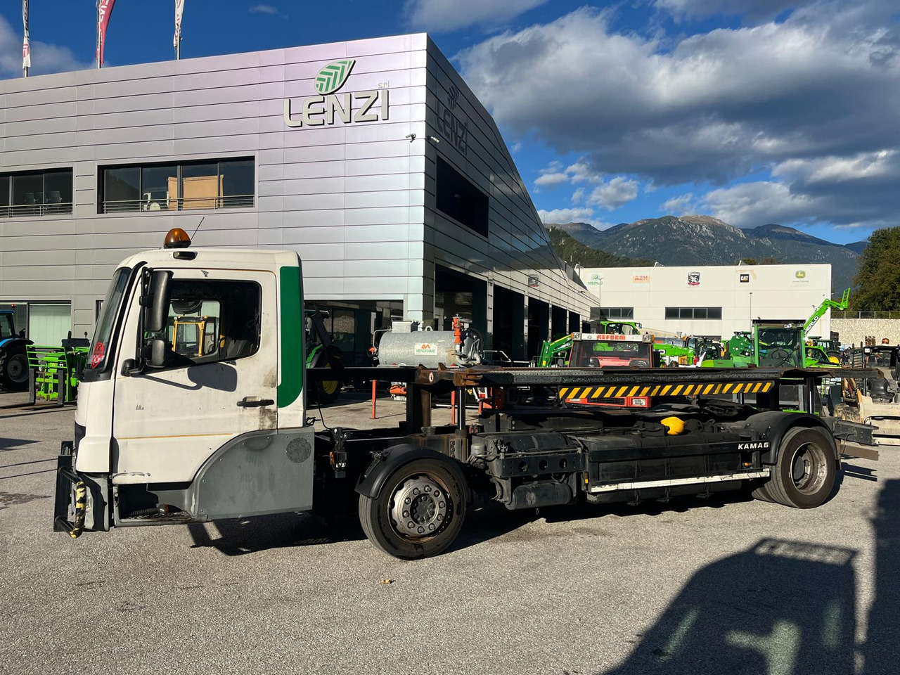 MERCEDES-BENZ KAMAG - Camion transport containere/ Swap body: Foto 2 MERCEDES-BENZ KAMAG - Camion transport containere/ Swap body: Foto 2
