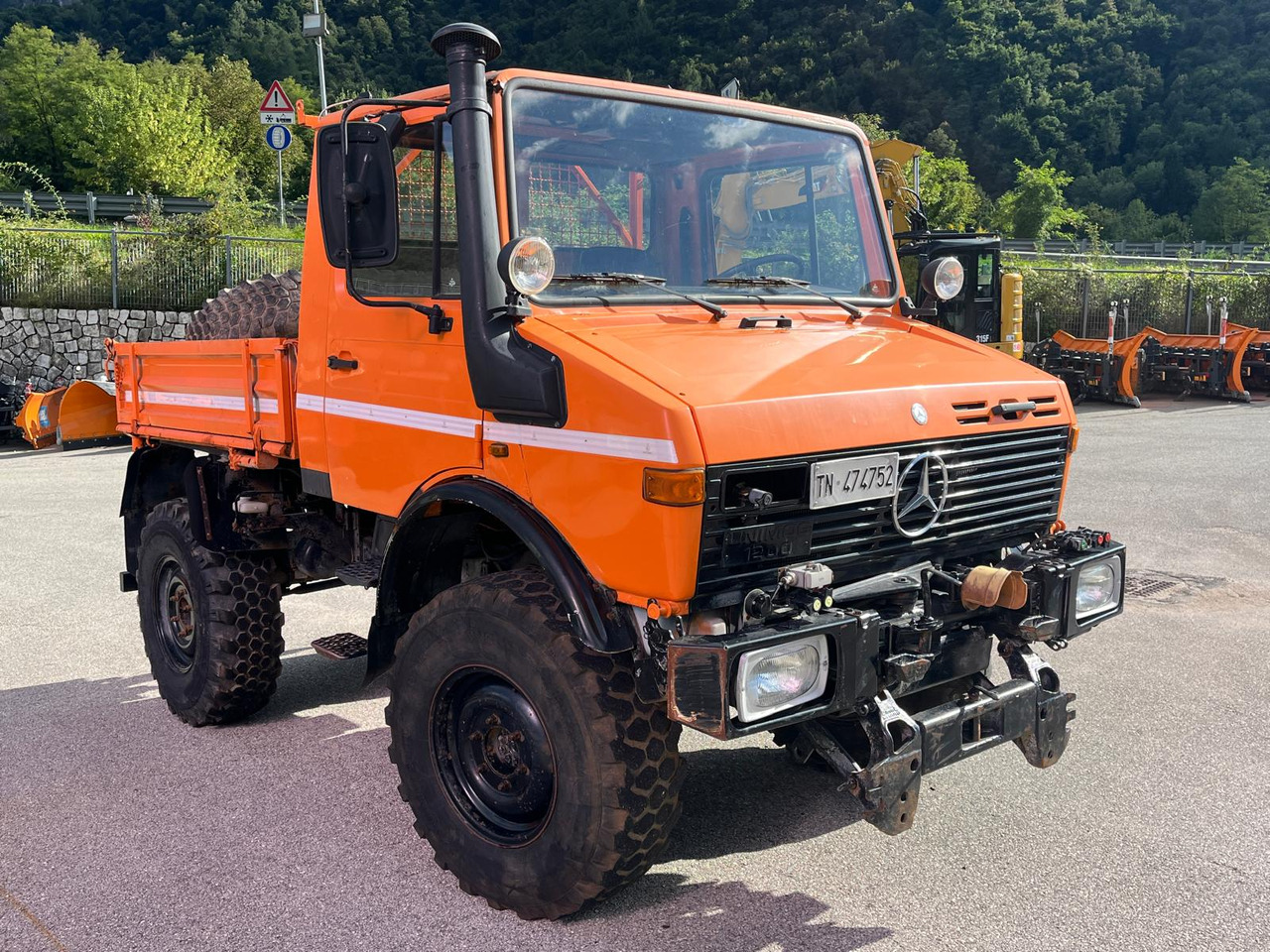 MERCEDES BENZ UNIMOG U1200 – 70 - Camion basculantă: Foto 4 MERCEDES BENZ UNIMOG U1200 – 70 - Camion basculantă: Foto 4