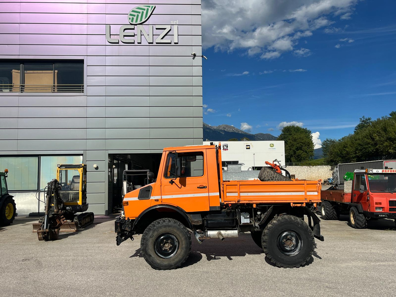 MERCEDES BENZ UNIMOG U1200 – 70 - Camion basculantă: Foto 2 MERCEDES BENZ UNIMOG U1200 – 70 - Camion basculantă: Foto 2