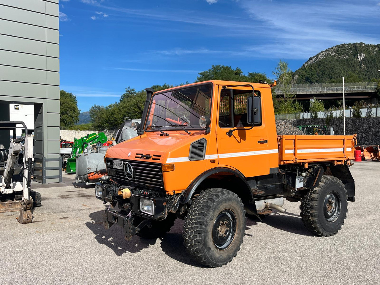 MERCEDES BENZ UNIMOG U1200 – 70 - Camion basculantă: Foto 1 MERCEDES BENZ UNIMOG U1200 – 70 - Camion basculantă: Foto 1