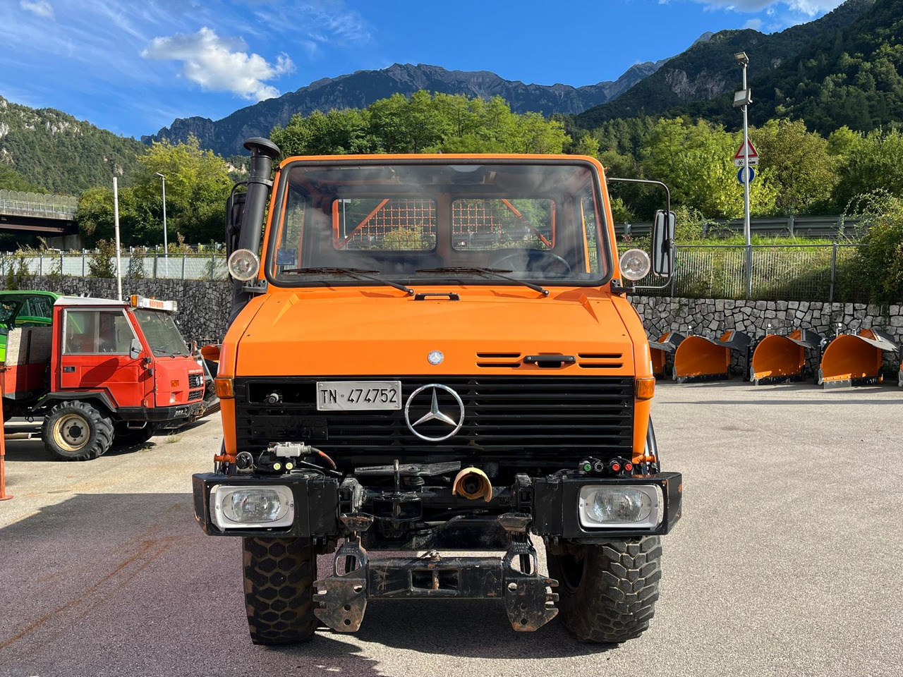 MERCEDES BENZ UNIMOG U1200 – 70 - Camion basculantă: Foto 3 MERCEDES BENZ UNIMOG U1200 – 70 - Camion basculantă: Foto 3