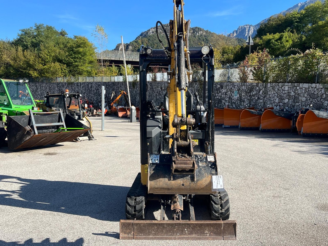 MINIESCAVATORE CAT 301.7 CR - Mini excavator: Foto 3 MINIESCAVATORE CAT 301.7 CR - Mini excavator: Foto 3