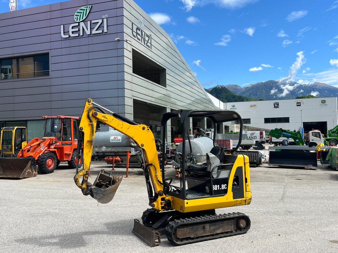 MINIESCAVATORE CAT 301.8 C - Mini excavator: Foto 1 MINIESCAVATORE CAT 301.8 C - Mini excavator: Foto 1