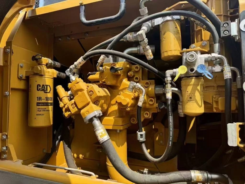 CAT 330  - Excavator pe şenile: Foto 4 CAT 330  - Excavator pe şenile: Foto 4