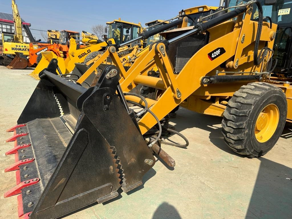 CAT 420 F ST - Buldoexcavator: Foto 2 CAT 420 F ST - Buldoexcavator: Foto 2