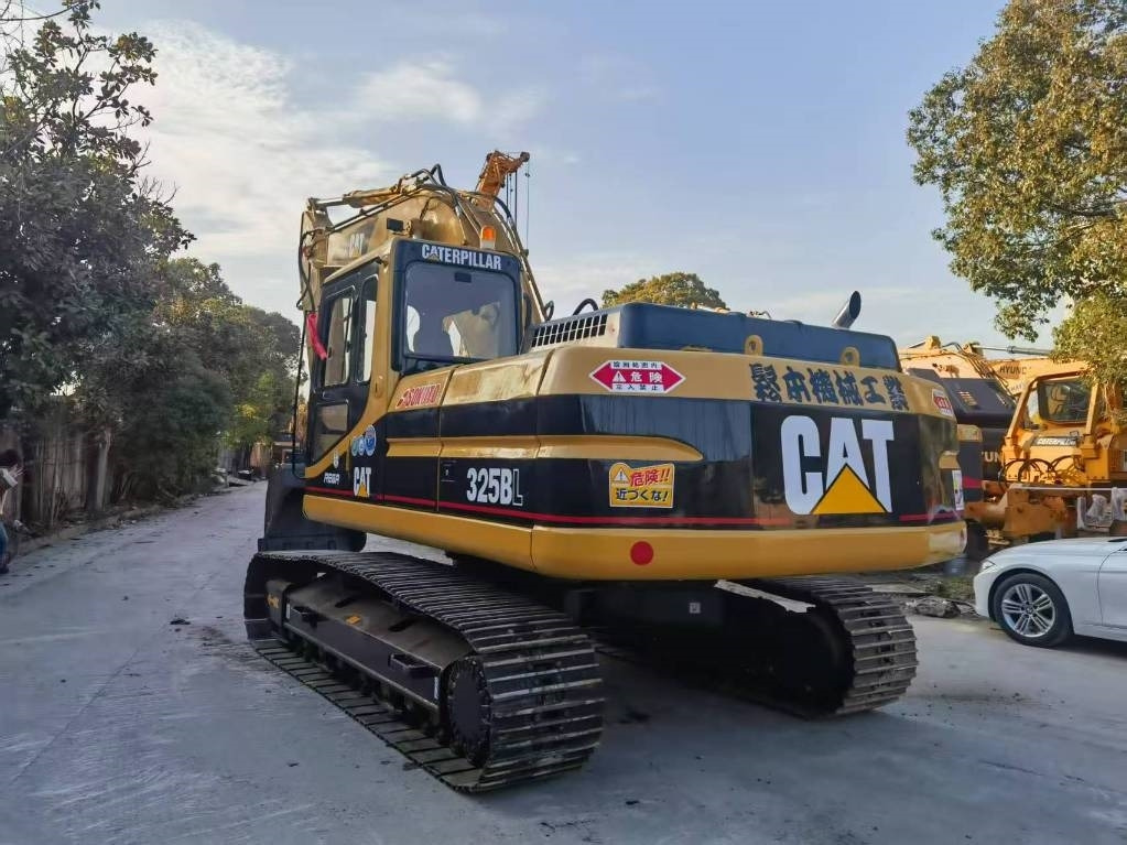 CAT CAT325B - Excavator pentru manipulare de materiale: Foto 1 CAT CAT325B - Excavator pentru manipulare de materiale: Foto 1