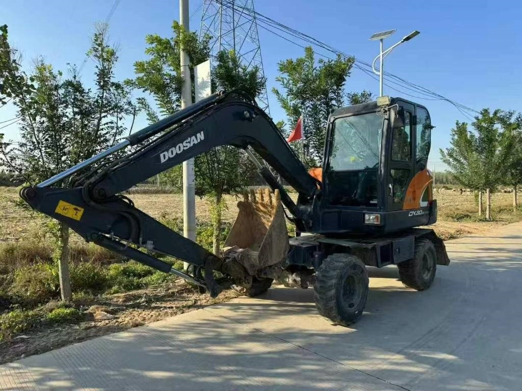 Doosan DX 60 - Excavator pe şenile: Foto 4 Doosan DX 60 - Excavator pe şenile: Foto 4