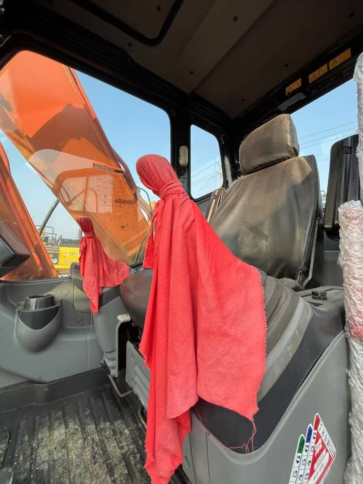 Hitachi ZX 160 - Excavator pe şenile: Foto 3 Hitachi ZX 160 - Excavator pe şenile: Foto 3