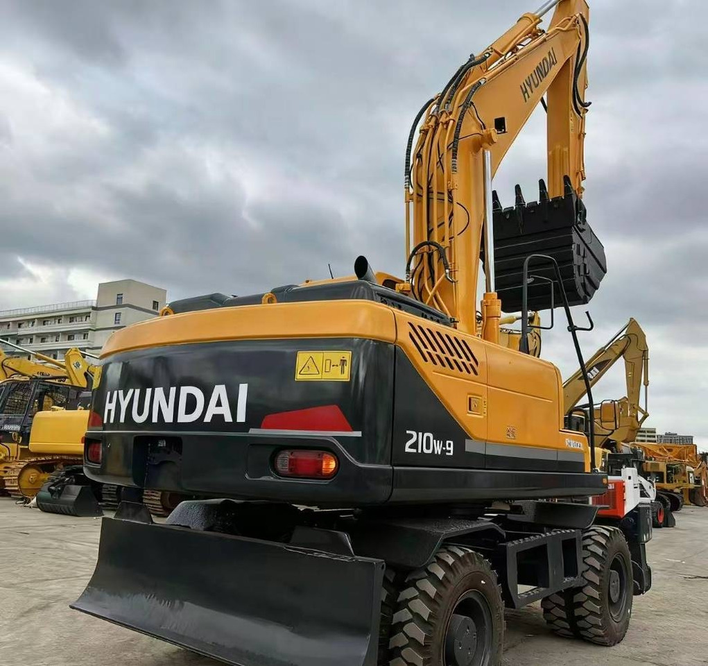 Hyundai 210W -9 - Excavator pe roţi: Foto 1 Hyundai 210W -9 - Excavator pe roţi: Foto 1