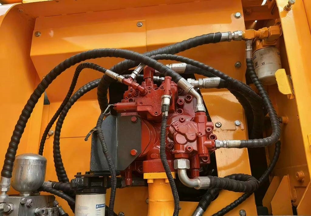 Hyundai 210W -9 - Excavator pe roţi: Foto 5 Hyundai 210W -9 - Excavator pe roţi: Foto 5