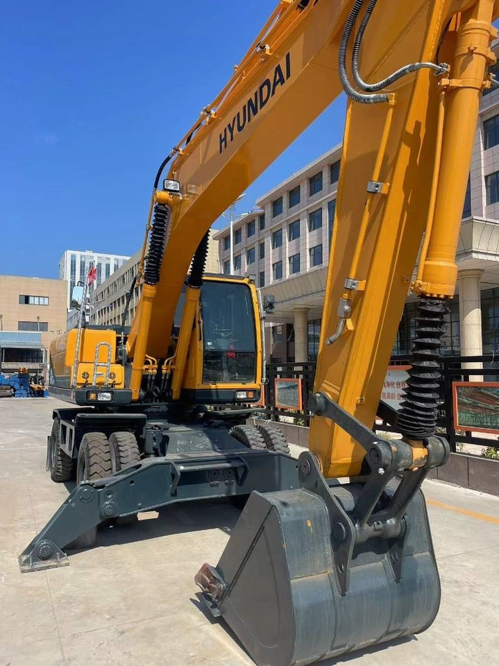 Hyundai 210W-9 - Excavator pe roţi: Foto 1 Hyundai 210W-9 - Excavator pe roţi: Foto 1