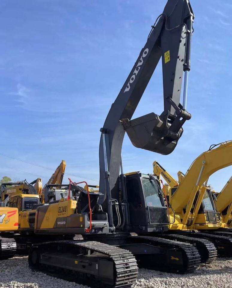 Volvo 240 - Excavator pe şenile: Foto 1 Volvo 240 - Excavator pe şenile: Foto 1
