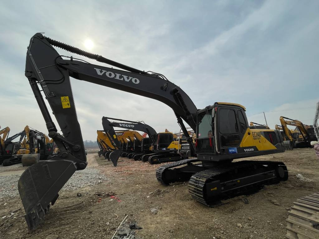 Volvo EC 240 - Excavator pe şenile: Foto 1 Volvo EC 240 - Excavator pe şenile: Foto 1