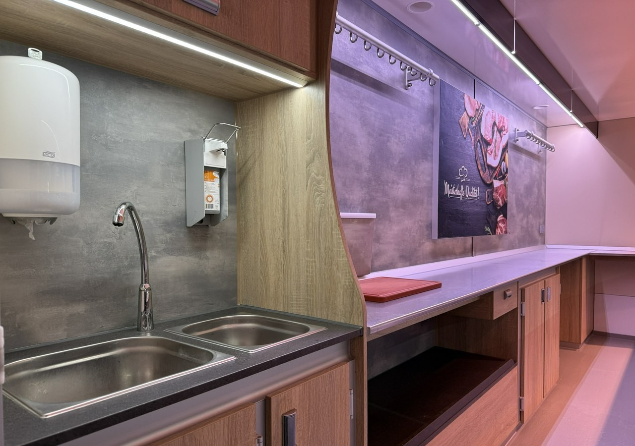 Fiat Ducato Autosklep wędlin Gastronomiczna food truck foodtruck sklep Borco 202 - Autorulota comerciala: Foto 4 Fiat Ducato Autosklep wędlin Gastronomiczna food truck foodtruck sklep Borco 202 - Autorulota comerciala: Foto 4