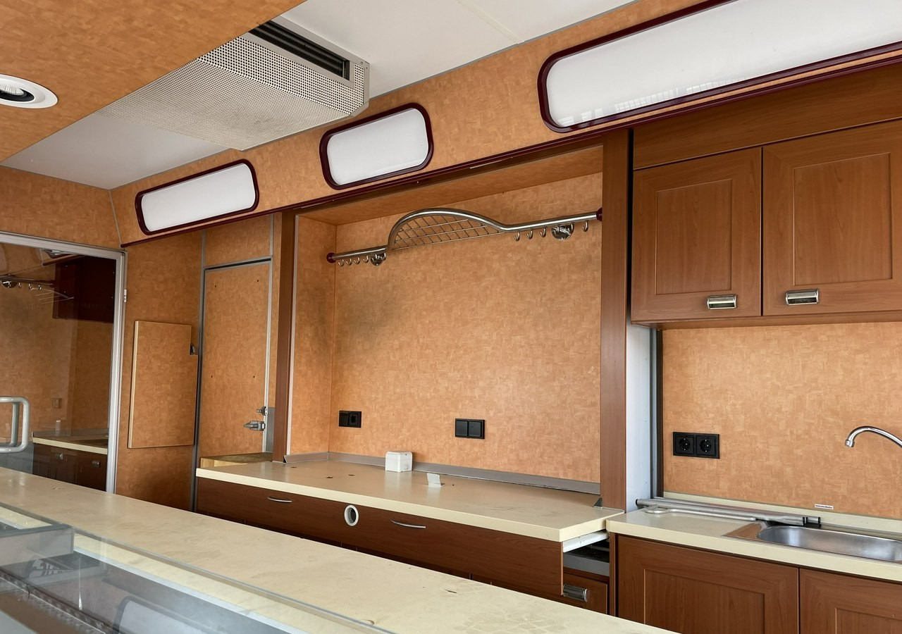 Fiat Ducato Autosklep wędlin Gastronomiczny Food Truck Foodtruck 55122km Borco20 - Autorulota comerciala: Foto 4 Fiat Ducato Autosklep wędlin Gastronomiczny Food Truck Foodtruck 55122km Borco20 - Autorulota comerciala: Foto 4