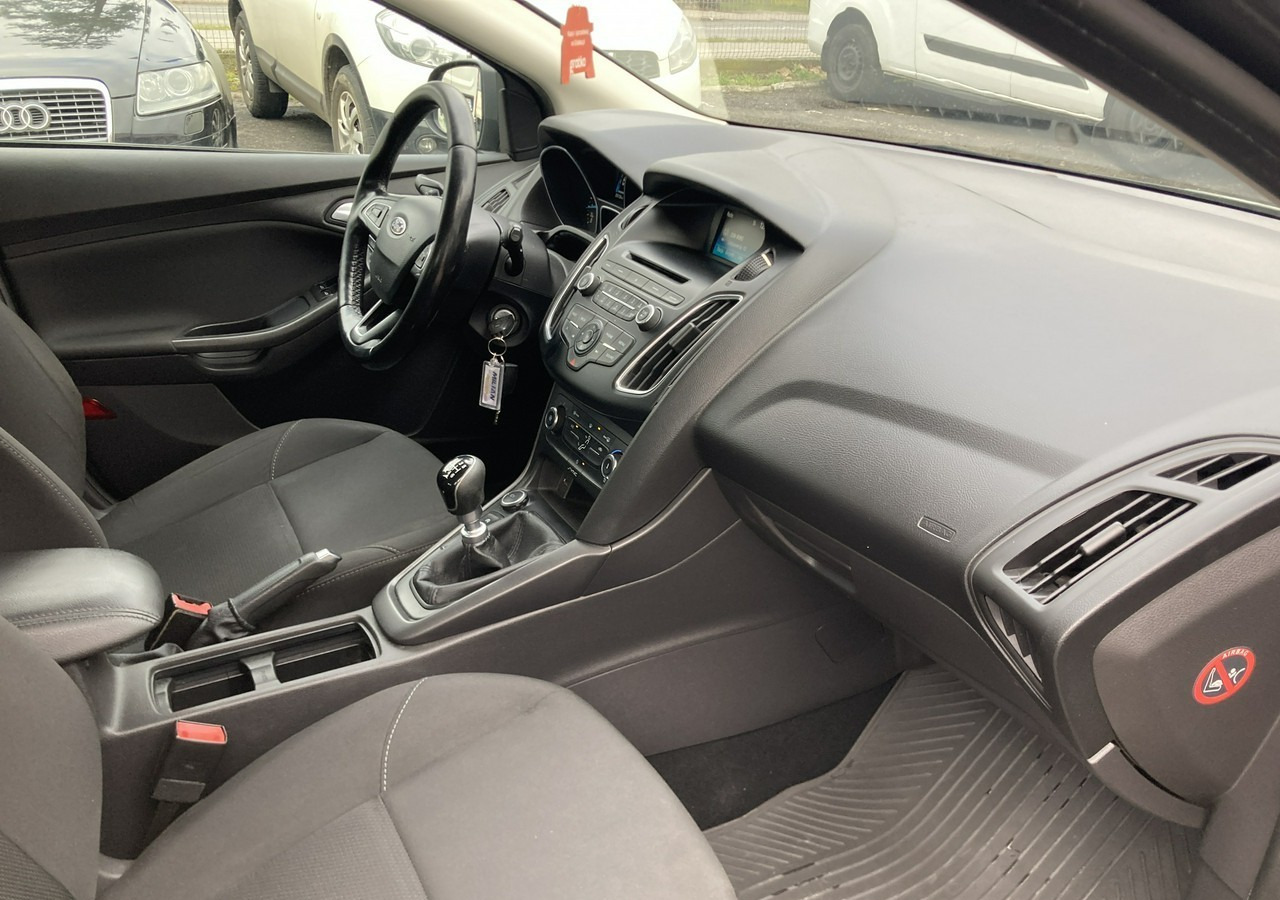 Ford Focus III Focus 1.0 EcoBoost Klima Salon PL 2015 - Hatchback: Foto 4 Ford Focus III Focus 1.0 EcoBoost Klima Salon PL 2015 - Hatchback: Foto 4