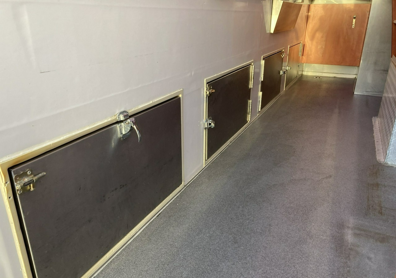 Rulota comerciala Inna Inny Autosklep wędlin Gastronomiczna food truck foodtruck sklep 2004: Foto 7