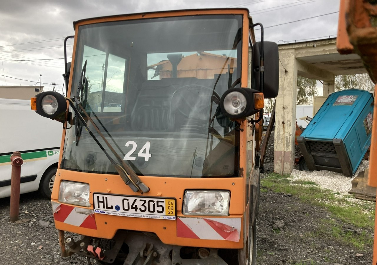Inna Inny Hansa 4X4 pług posypywarka wywrotka - Utilaj deszăpezire: Foto 4 Inna Inny Hansa 4X4 pług posypywarka wywrotka - Utilaj deszăpezire: Foto 4