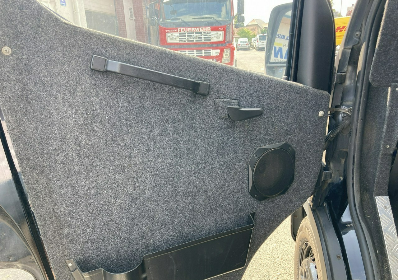 Iveco Daily Iveco 35-130 Bankowóz Kuloodporny Opancerzony Pancerny 2015 - Autoutilitară box: Foto 3 Iveco Daily Iveco 35-130 Bankowóz Kuloodporny Opancerzony Pancerny 2015 - Autoutilitară box: Foto 3