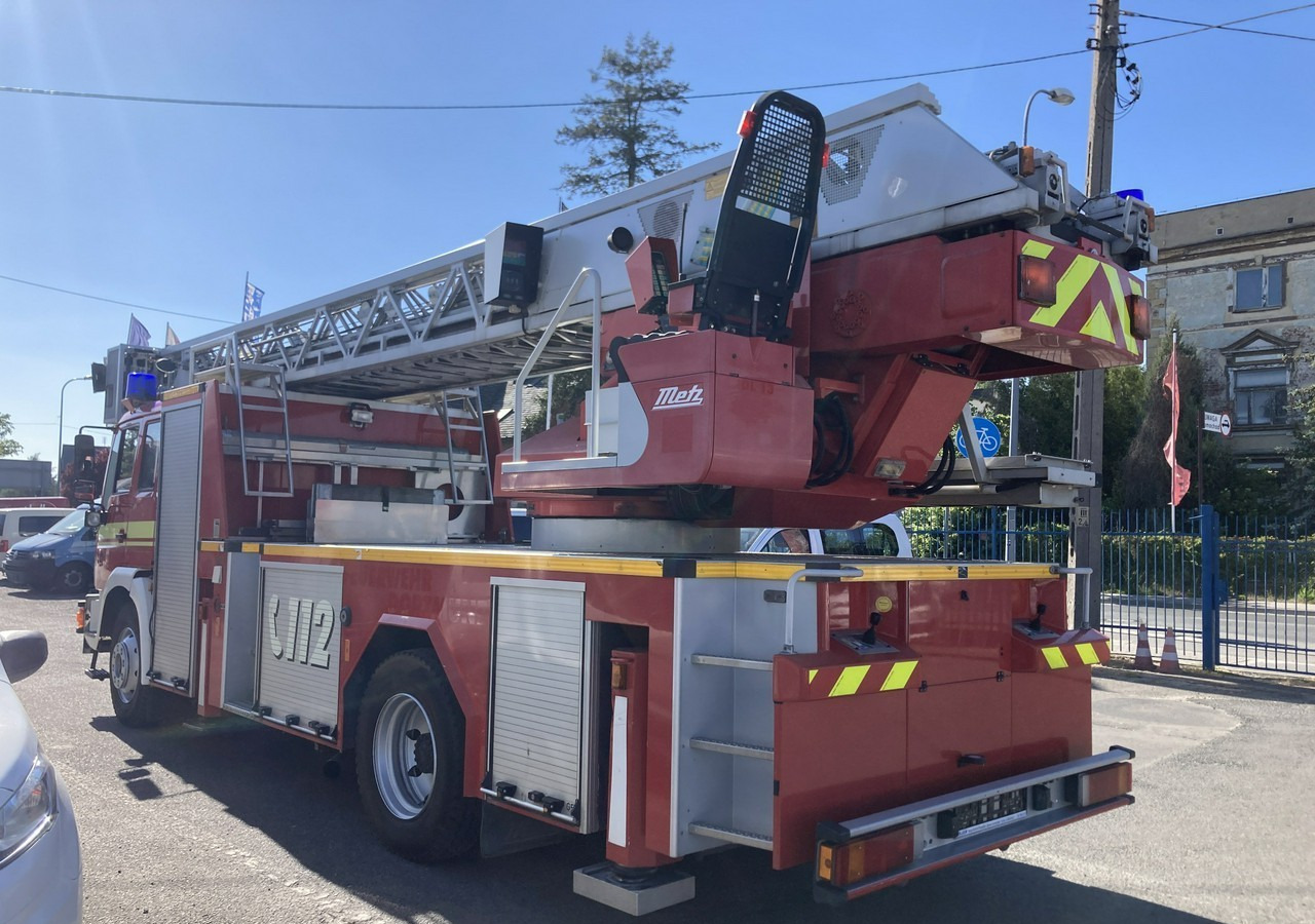 MAN L 2000 MAN 15,280 Straż pożarna drabina Strażacka zwyżka 32m Metz Model 20 - Autospeciala de stins incendii: Foto 3 MAN L 2000 MAN 15,280 Straż pożarna drabina Strażacka zwyżka 32m Metz Model 20 - Autospeciala de stins incendii: Foto 3