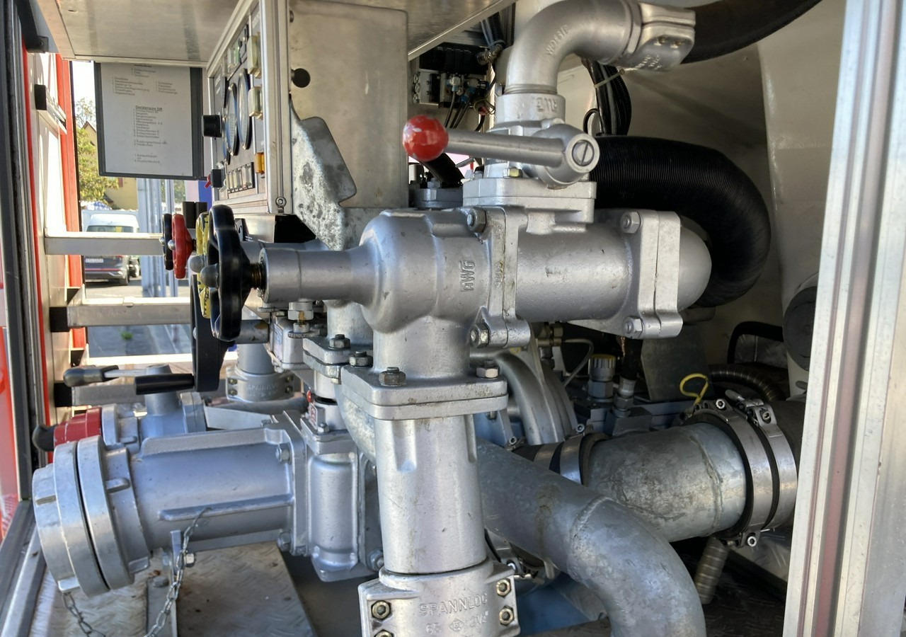 Autospeciala de stins incendii MAN MAN 15,250 Straż pożarna gaśnicza 9-osobowa 4X4 Wóz strażacki MAN 15,250 Straż pożarna gaśnicza 9-osobowa 4X4 Wóz strażacki: Foto 13 Autospeciala de stins incendii MAN MAN 15,250 Straż pożarna gaśnicza 9-osobowa 4X4 Wóz strażacki MAN 15,250 Straż pożarna gaśnicza 9-osobowa 4X4 Wóz strażacki: Foto 13