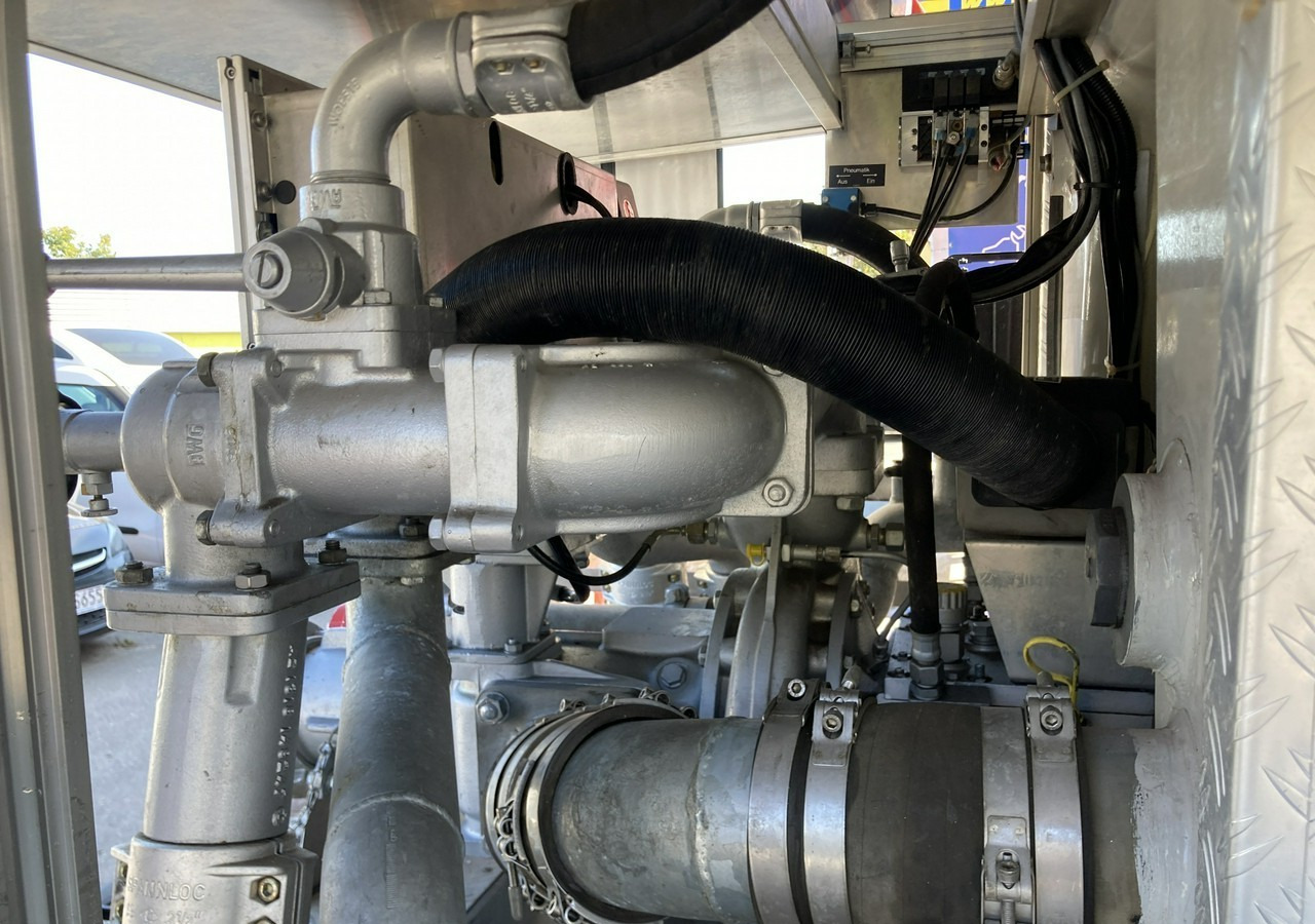 Autospeciala de stins incendii MAN MAN 15,250 Straż pożarna gaśnicza 9-osobowa 4X4 Wóz strażacki MAN 15,250 Straż pożarna gaśnicza 9-osobowa 4X4 Wóz strażacki: Foto 14 Autospeciala de stins incendii MAN MAN 15,250 Straż pożarna gaśnicza 9-osobowa 4X4 Wóz strażacki MAN 15,250 Straż pożarna gaśnicza 9-osobowa 4X4 Wóz strażacki: Foto 14