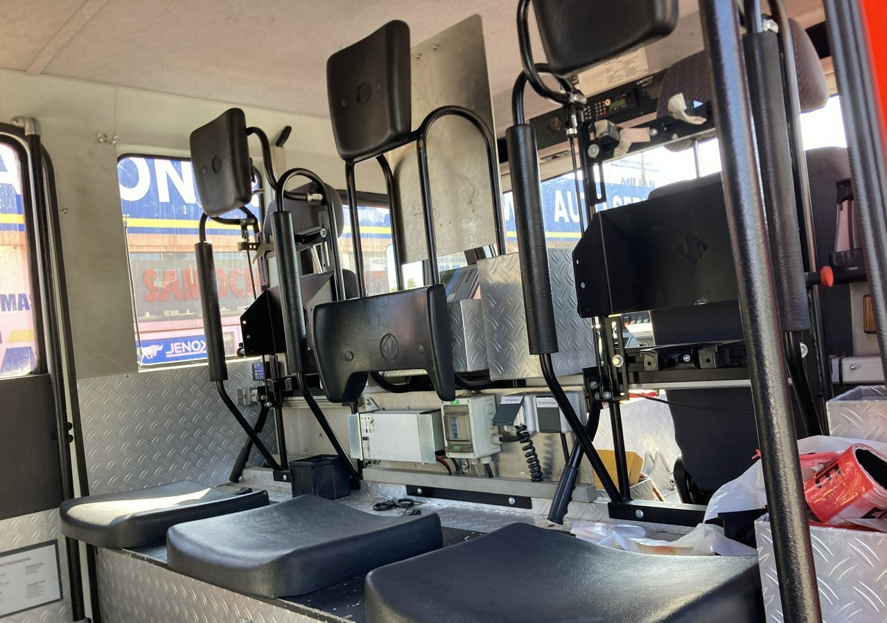 Autospeciala de stins incendii MAN MAN 15,250 Straż pożarna gaśnicza 9-osobowa 4X4 Wóz strażacki MAN 15,250 Straż pożarna gaśnicza 9-osobowa 4X4 Wóz strażacki: Foto 17 Autospeciala de stins incendii MAN MAN 15,250 Straż pożarna gaśnicza 9-osobowa 4X4 Wóz strażacki MAN 15,250 Straż pożarna gaśnicza 9-osobowa 4X4 Wóz strażacki: Foto 17