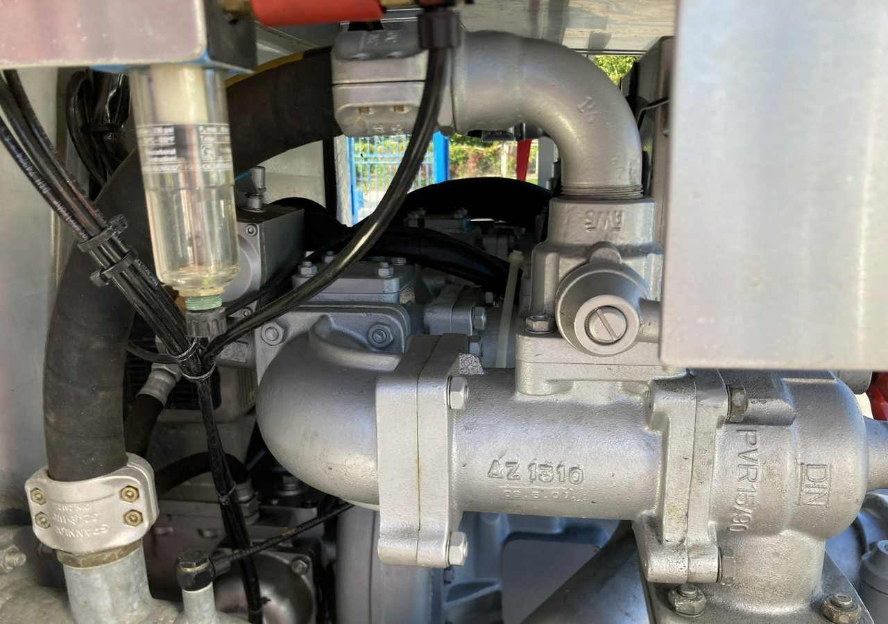 Autospeciala de stins incendii MAN MAN 15,250 Straż pożarna gaśnicza 9-osobowa 4X4 Wóz strażacki MAN 15,250 Straż pożarna gaśnicza 9-osobowa 4X4 Wóz strażacki: Foto 12 Autospeciala de stins incendii MAN MAN 15,250 Straż pożarna gaśnicza 9-osobowa 4X4 Wóz strażacki MAN 15,250 Straż pożarna gaśnicza 9-osobowa 4X4 Wóz strażacki: Foto 12