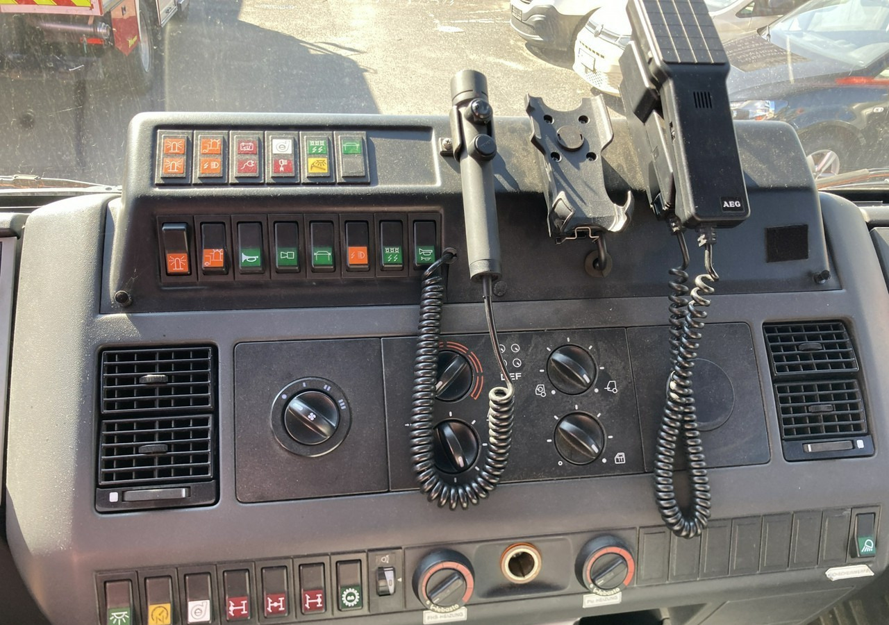 Autospeciala de stins incendii MAN MAN 15,250 Straż pożarna gaśnicza 9-osobowa 4X4 Wóz strażacki MAN 15,250 Straż pożarna gaśnicza 9-osobowa 4X4 Wóz strażacki: Foto 16 Autospeciala de stins incendii MAN MAN 15,250 Straż pożarna gaśnicza 9-osobowa 4X4 Wóz strażacki MAN 15,250 Straż pożarna gaśnicza 9-osobowa 4X4 Wóz strażacki: Foto 16