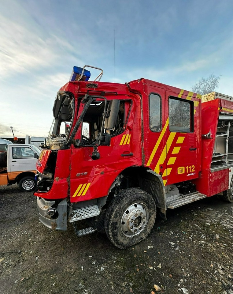 Mercedes-Benz Atego 918 Straż Pożarna 4X4 Wóz strażacki 2006 Atego 918 Straż Pożarna 4X4 Wóz strażacki 2006 - Autospeciala de stins incendii: Foto 4 Mercedes-Benz Atego 918 Straż Pożarna 4X4 Wóz strażacki 2006 Atego 918 Straż Pożarna 4X4 Wóz strażacki 2006 - Autospeciala de stins incendii: Foto 4
