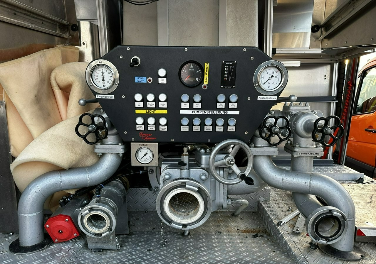 Mercedes-Benz Atego 918 Straż Pożarna 4X4 Wóz strażacki 2006 Atego 918 Straż Pożarna 4X4 Wóz strażacki 2006 - Autospeciala de stins incendii: Foto 2 Mercedes-Benz Atego 918 Straż Pożarna 4X4 Wóz strażacki 2006 Atego 918 Straż Pożarna 4X4 Wóz strażacki 2006 - Autospeciala de stins incendii: Foto 2