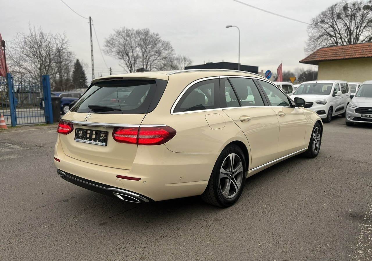 Mercedes-Benz Klasa E E220d T 9G-tronic 197KM Navi FullLed Kamera Asystent Model 2020 FV 2 - Automobil: Foto 4 Mercedes-Benz Klasa E E220d T 9G-tronic 197KM Navi FullLed Kamera Asystent Model 2020 FV 2 - Automobil: Foto 4