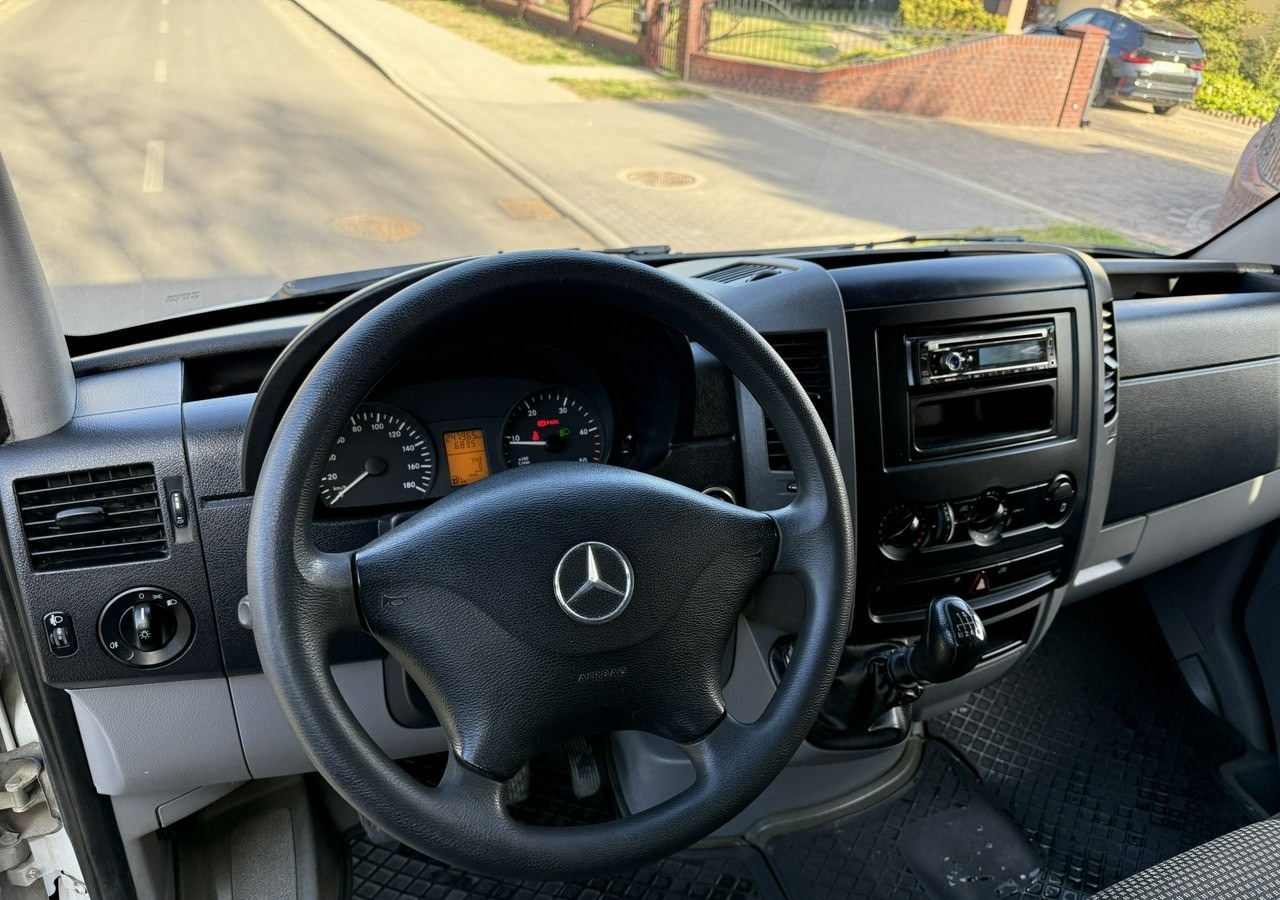 Mercedes-Benz Sprinter Sprinter 315 CDI dokka doka Brygadówka skrzynia 2007 - Autoutilitară cu platformă, Autoutilitară cabină dublă: Foto 4 Mercedes-Benz Sprinter Sprinter 315 CDI dokka doka Brygadówka skrzynia 2007 - Autoutilitară cu platformă, Autoutilitară cabină dublă: Foto 4