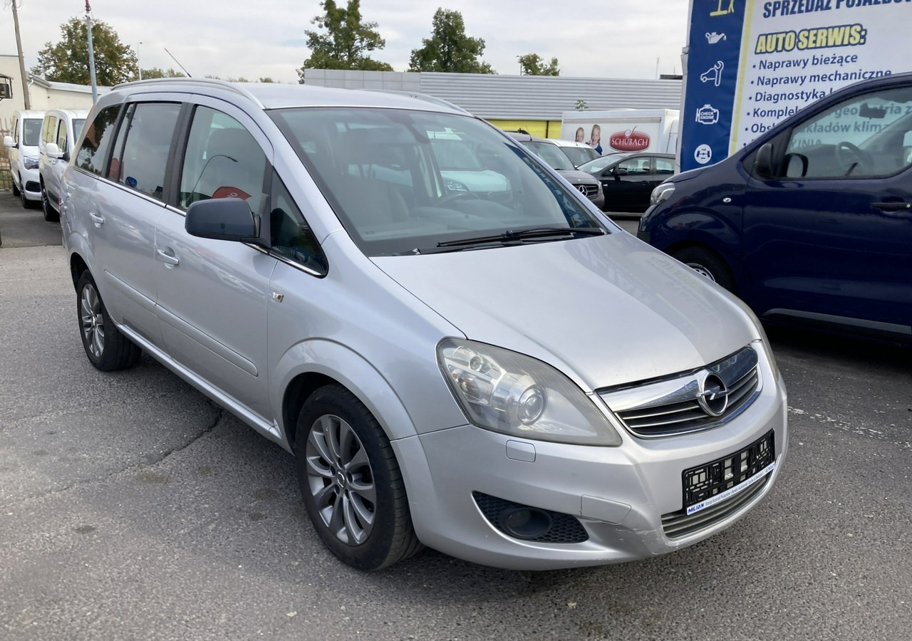 Opel Zafira B Opel Zafira do przewozu Niepełnosprawnych inwalida rampa - Automobil: Foto 4 Opel Zafira B Opel Zafira do przewozu Niepełnosprawnych inwalida rampa - Automobil: Foto 4