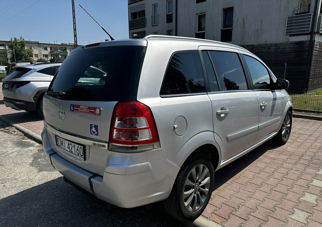 Opel Zafira B Opel Zafira do przewozu osób Niepełnosprawnych inwalida rampa - Automobil: Foto 2 Opel Zafira B Opel Zafira do przewozu osób Niepełnosprawnych inwalida rampa - Automobil: Foto 2