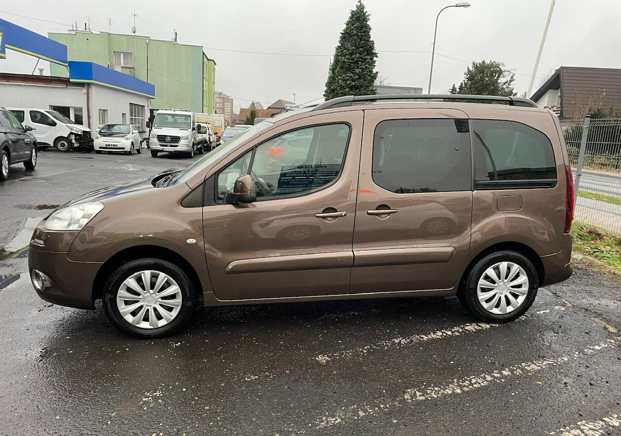 Peugeot Partner II Peugeot Partner Tepee 1.6 VTi 120KM Family Model 2013 - Mașină break: Foto 2 Peugeot Partner II Peugeot Partner Tepee 1.6 VTi 120KM Family Model 2013 - Mașină break: Foto 2