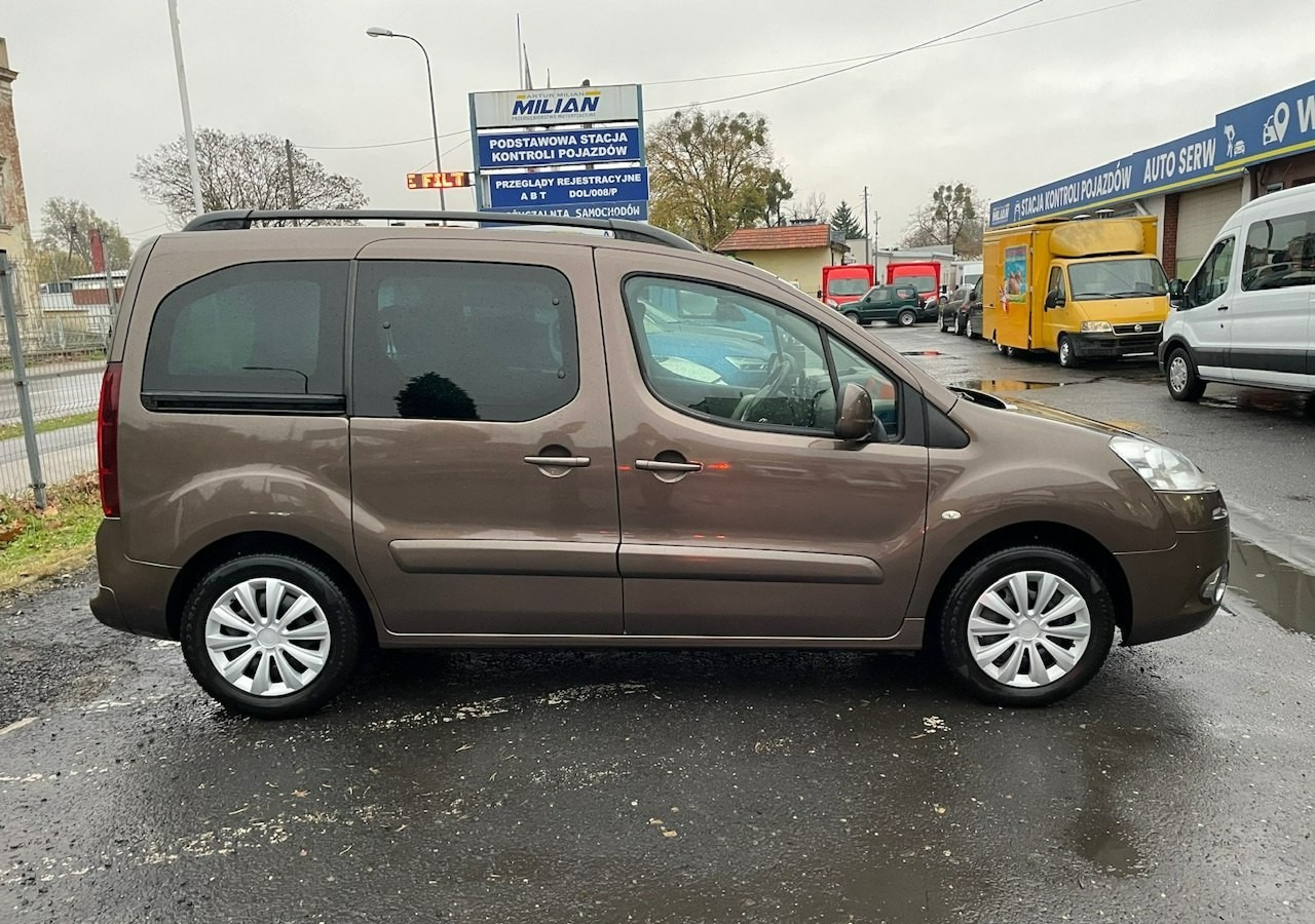 Peugeot Partner II Peugeot Partner Tepee 1.6 VTi 120KM Family Model 2013 - Mașină break: Foto 5 Peugeot Partner II Peugeot Partner Tepee 1.6 VTi 120KM Family Model 2013 - Mașină break: Foto 5