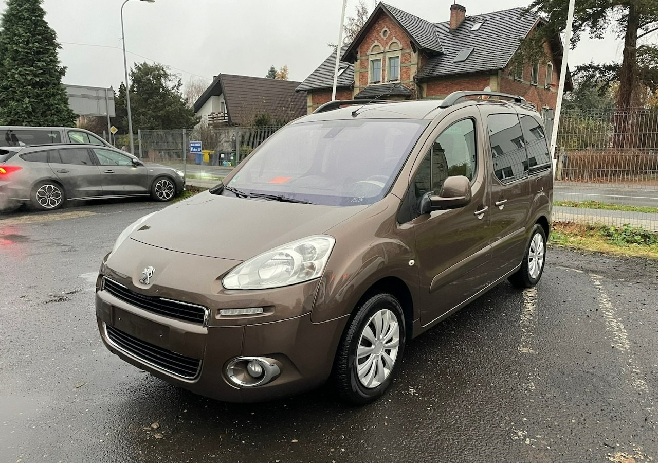 Peugeot Partner II Peugeot Partner Tepee 1.6 VTi 120KM Family Model 2013 - Mașină break: Foto 1 Peugeot Partner II Peugeot Partner Tepee 1.6 VTi 120KM Family Model 2013 - Mașină break: Foto 1