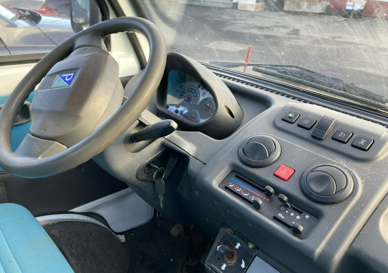 Piaggio Piaggio Porter 4X4 Skrzynia odśnieżarka Pług 2011 - Utilaj deszăpezire: Foto 4 Piaggio Piaggio Porter 4X4 Skrzynia odśnieżarka Pług 2011 - Utilaj deszăpezire: Foto 4