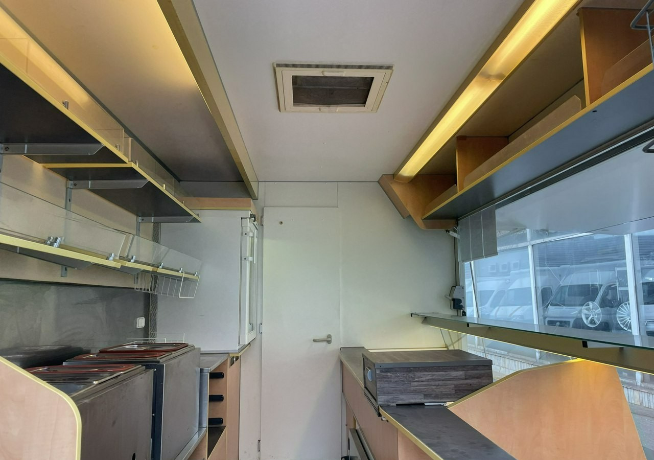 Renault Master Autosklep Wędli-pie Gastronomiczny Food Truck Foodtruck Sklep bar 20 - Autorulota comerciala: Foto 4 Renault Master Autosklep Wędli-pie Gastronomiczny Food Truck Foodtruck Sklep bar 20 - Autorulota comerciala: Foto 4