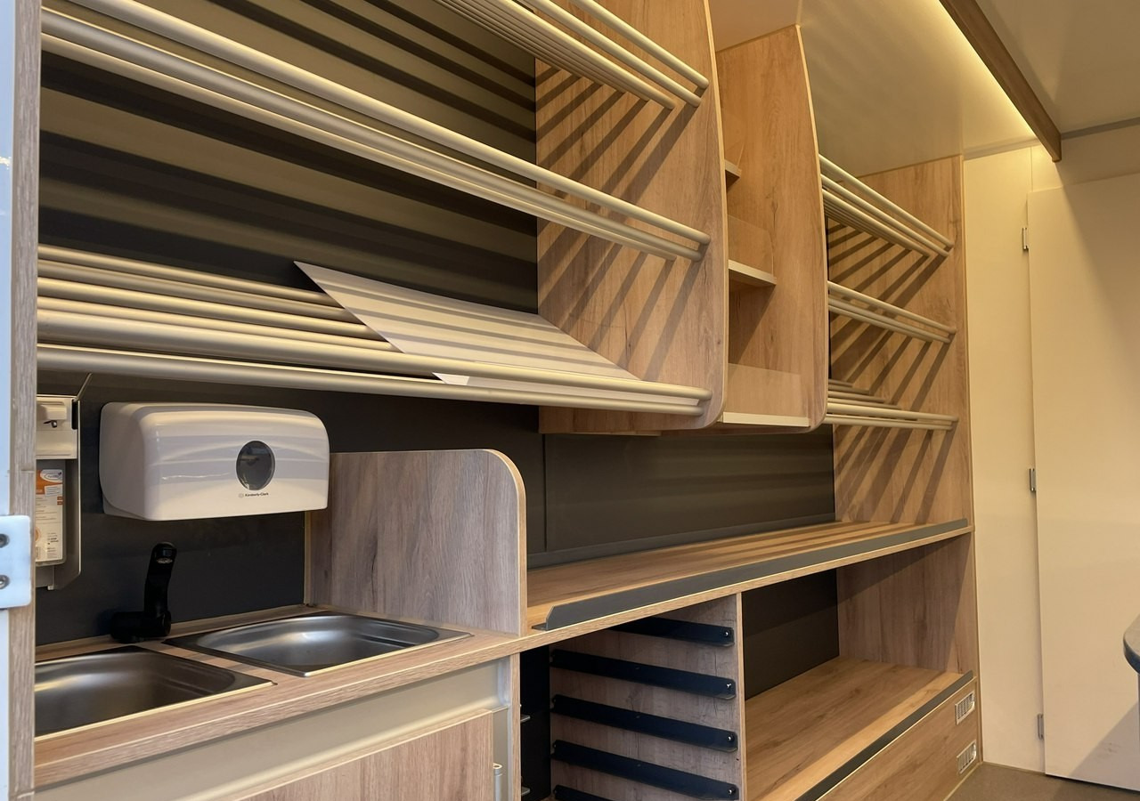 Renault Master Autosklep piec Sklep Gastronomiczny Food Truck Foodtruck bar Borco20 - Autorulota comerciala: Foto 4 Renault Master Autosklep piec Sklep Gastronomiczny Food Truck Foodtruck bar Borco20 - Autorulota comerciala: Foto 4